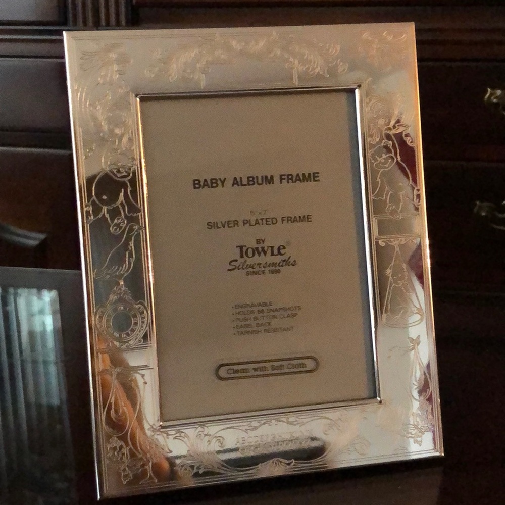 Beautiful baby silver plated frame. Great gift!